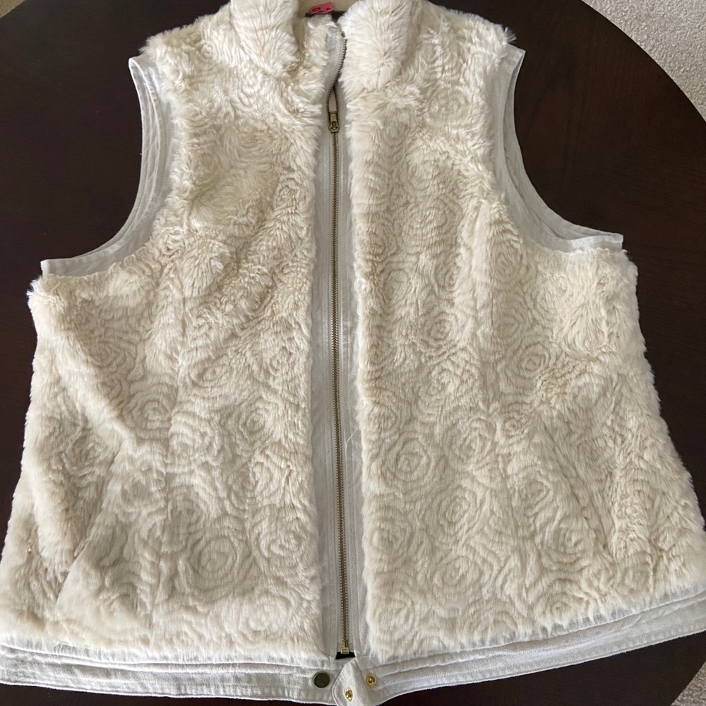 Roz & Ali faux fur vest